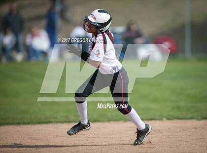 Thumbnail 3 in Village Christian vs. Santa Paula photogallery.