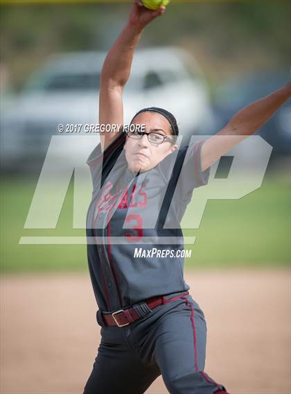 Thumbnail 3 in Village Christian vs. Santa Paula photogallery.