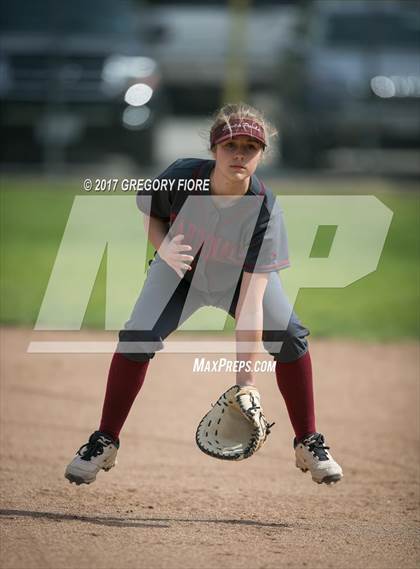 Thumbnail 2 in Village Christian vs. Santa Paula photogallery.