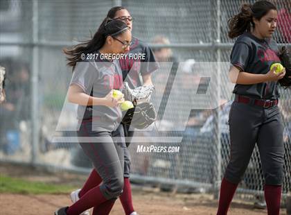 Thumbnail 2 in Village Christian vs. Santa Paula photogallery.
