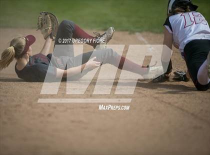 Thumbnail 1 in Village Christian vs. Santa Paula photogallery.