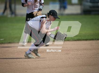Thumbnail 2 in Village Christian vs. Santa Paula photogallery.