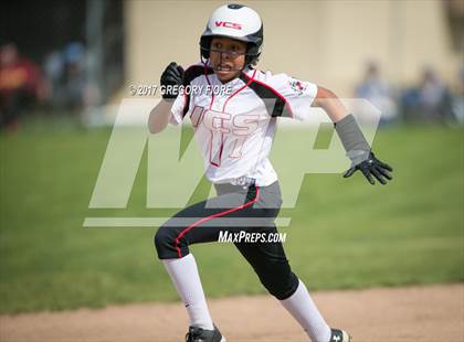 Thumbnail 2 in Village Christian vs. Santa Paula photogallery.