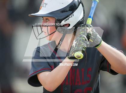 Thumbnail 3 in Village Christian vs. Santa Paula photogallery.