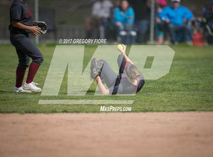 Thumbnail 3 in Village Christian vs. Santa Paula photogallery.