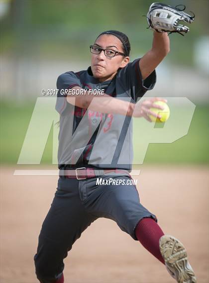 Thumbnail 2 in Village Christian vs. Santa Paula photogallery.