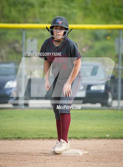 Thumbnail 2 in Village Christian vs. Santa Paula photogallery.