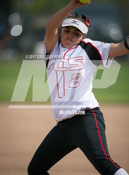 Thumbnail 2 in Village Christian vs. Santa Paula photogallery.