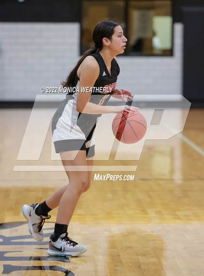 Thumbnail 2 in Roby vs Hermleigh (UIL 1A Area Playoff) photogallery.