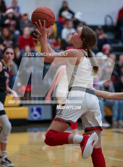 Thumbnail 1 in Roby vs Hermleigh (UIL 1A Area Playoff) photogallery.