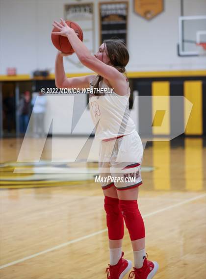 Thumbnail 3 in Roby vs Hermleigh (UIL 1A Area Playoff) photogallery.
