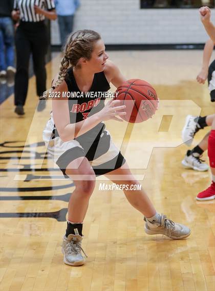 Thumbnail 1 in Roby vs Hermleigh (UIL 1A Area Playoff) photogallery.
