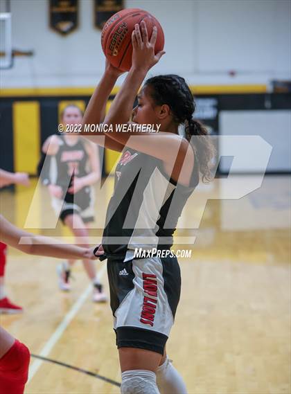 Thumbnail 1 in Roby vs Hermleigh (UIL 1A Area Playoff) photogallery.
