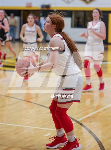Thumbnail 2 in Roby vs Hermleigh (UIL 1A Area Playoff) photogallery.