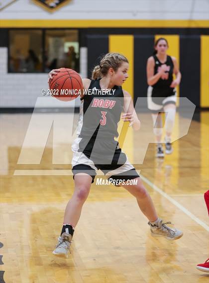 Thumbnail 3 in Roby vs Hermleigh (UIL 1A Area Playoff) photogallery.