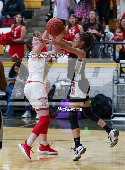 Thumbnail 3 in Roby vs Hermleigh (UIL 1A Area Playoff) photogallery.