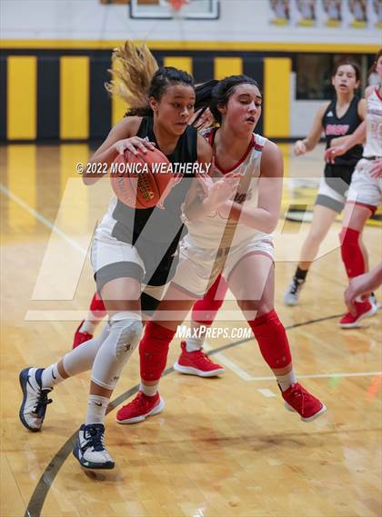 Thumbnail 2 in Roby vs Hermleigh (UIL 1A Area Playoff) photogallery.