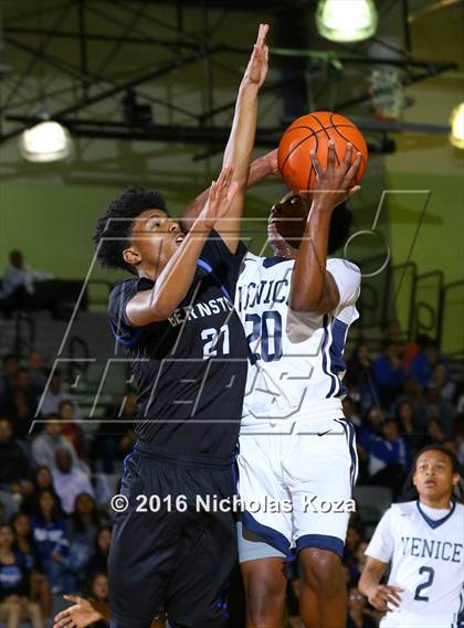 Thumbnail 2 in Bernstein vs. Venice (CIF LA City Section D2 Final) photogallery.