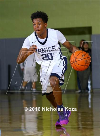 Thumbnail 2 in Bernstein vs. Venice (CIF LA City Section D2 Final) photogallery.