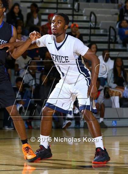 Thumbnail 2 in Bernstein vs. Venice (CIF LA City Section D2 Final) photogallery.
