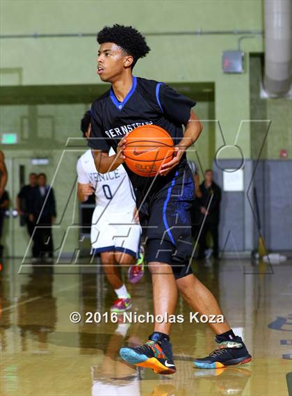 Thumbnail 2 in Bernstein vs. Venice (CIF LA City Section D2 Final) photogallery.