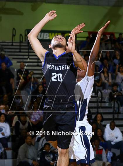 Thumbnail 3 in Bernstein vs. Venice (CIF LA City Section D2 Final) photogallery.