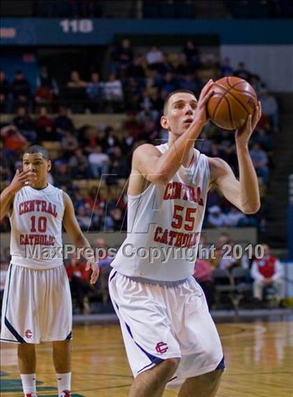 Thumbnail 2 in St. John's Shrewsbury vs Central Catholic (MIAA Division 1 Final) photogallery.