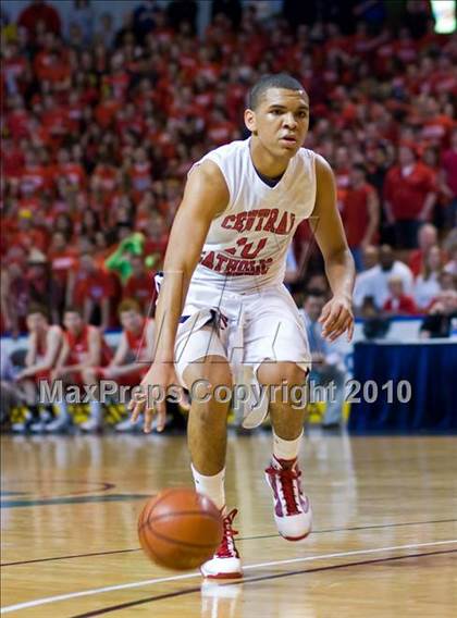 Thumbnail 3 in St. John's Shrewsbury vs Central Catholic (MIAA Division 1 Final) photogallery.