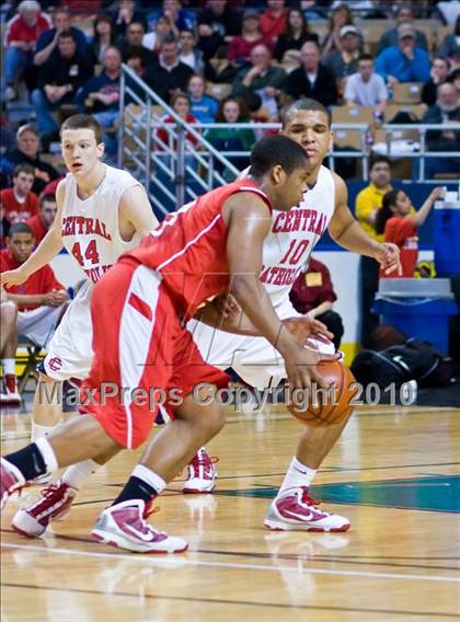 Thumbnail 3 in St. John's Shrewsbury vs Central Catholic (MIAA Division 1 Final) photogallery.