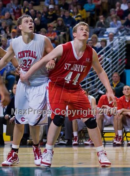 Thumbnail 2 in St. John's Shrewsbury vs Central Catholic (MIAA Division 1 Final) photogallery.
