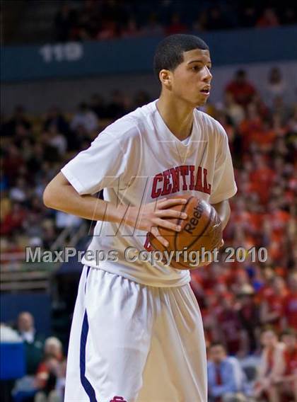 Thumbnail 3 in St. John's Shrewsbury vs Central Catholic (MIAA Division 1 Final) photogallery.