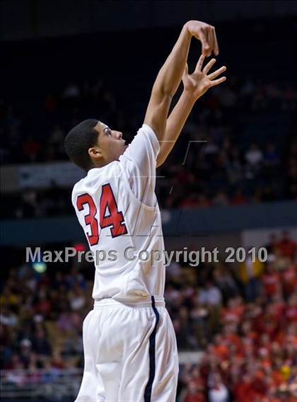 Thumbnail 3 in St. John's Shrewsbury vs Central Catholic (MIAA Division 1 Final) photogallery.