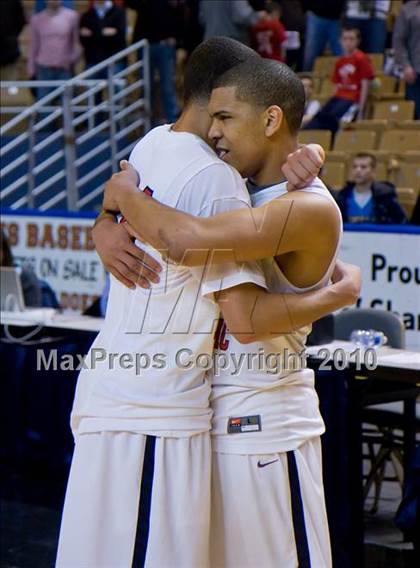 Thumbnail 2 in St. John's Shrewsbury vs Central Catholic (MIAA Division 1 Final) photogallery.