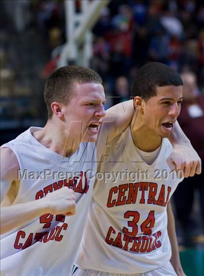 Thumbnail 2 in St. John's Shrewsbury vs Central Catholic (MIAA Division 1 Final) photogallery.