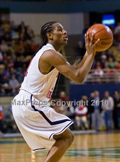 Thumbnail 3 in St. John's Shrewsbury vs Central Catholic (MIAA Division 1 Final) photogallery.