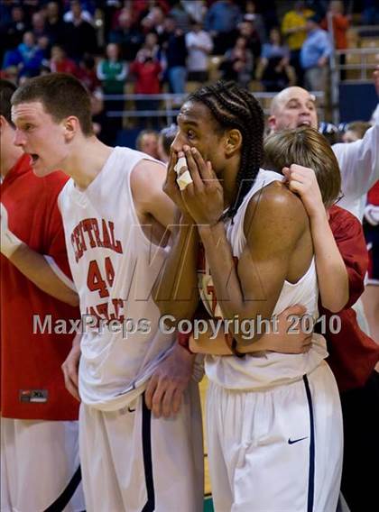 Thumbnail 1 in St. John's Shrewsbury vs Central Catholic (MIAA Division 1 Final) photogallery.