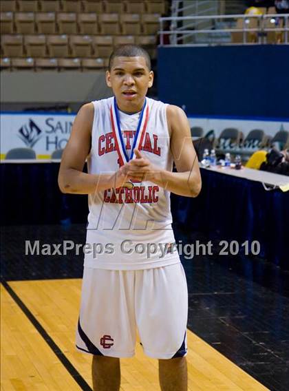 Thumbnail 3 in St. John's Shrewsbury vs Central Catholic (MIAA Division 1 Final) photogallery.