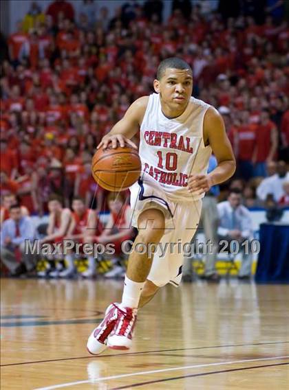 Thumbnail 2 in St. John's Shrewsbury vs Central Catholic (MIAA Division 1 Final) photogallery.