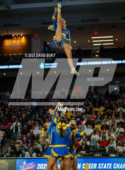 Thumbnail 2 in Robinson (VHSL Class 6 Final) photogallery.