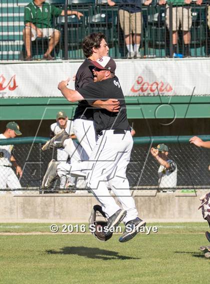 Thumbnail 2 in Groton-Dunstable vs. North Reading (MIAA Division 3 Final) photogallery.