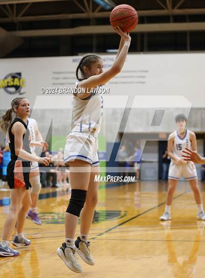 Thumbnail 3 in Keshequa vs Dundee/Bradford photogallery.