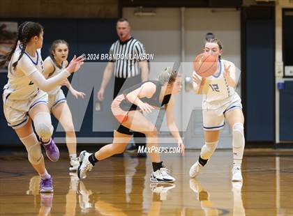 Thumbnail 1 in Keshequa vs Dundee/Bradford photogallery.