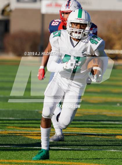Thumbnail 2 in Olathe North vs. Derby (KSHSAA 6A Final) photogallery.