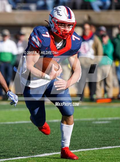 Thumbnail 2 in Olathe North vs. Derby (KSHSAA 6A Final) photogallery.