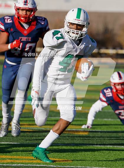 Thumbnail 3 in Olathe North vs. Derby (KSHSAA 6A Final) photogallery.