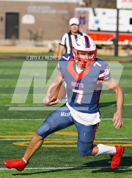Thumbnail 3 in Olathe North vs. Derby (KSHSAA 6A Final) photogallery.