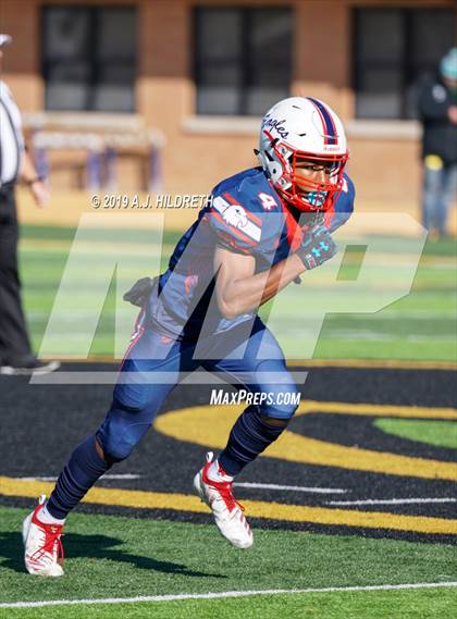 Thumbnail 1 in Olathe North vs. Derby (KSHSAA 6A Final) photogallery.