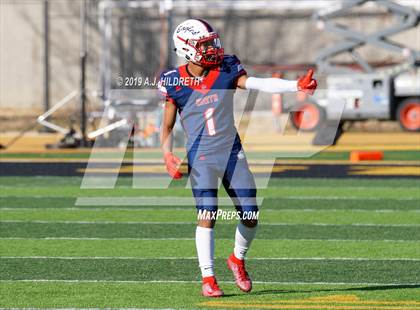 Thumbnail 2 in Olathe North vs. Derby (KSHSAA 6A Final) photogallery.