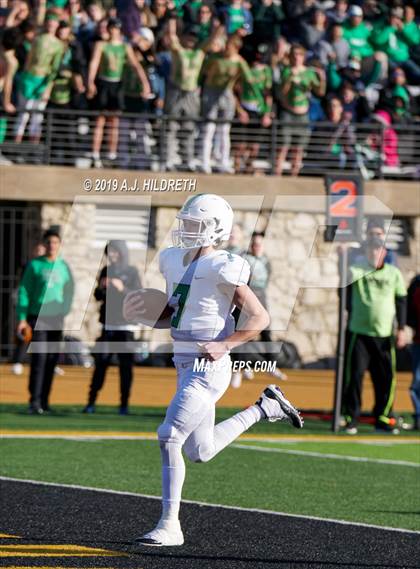 Thumbnail 2 in Olathe North vs. Derby (KSHSAA 6A Final) photogallery.