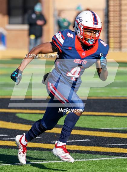 Thumbnail 2 in Olathe North vs. Derby (KSHSAA 6A Final) photogallery.